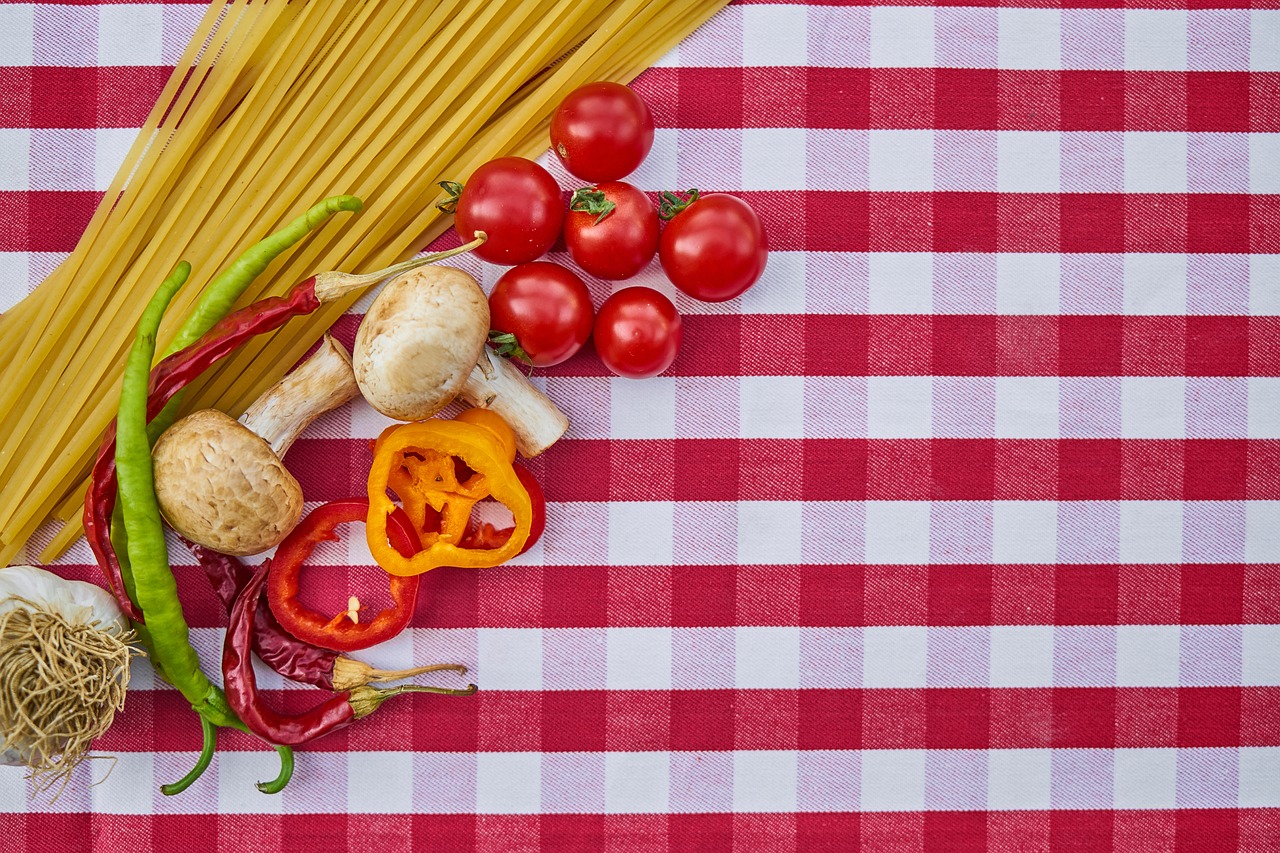 Image - pasta spaghetti tomato food garlic