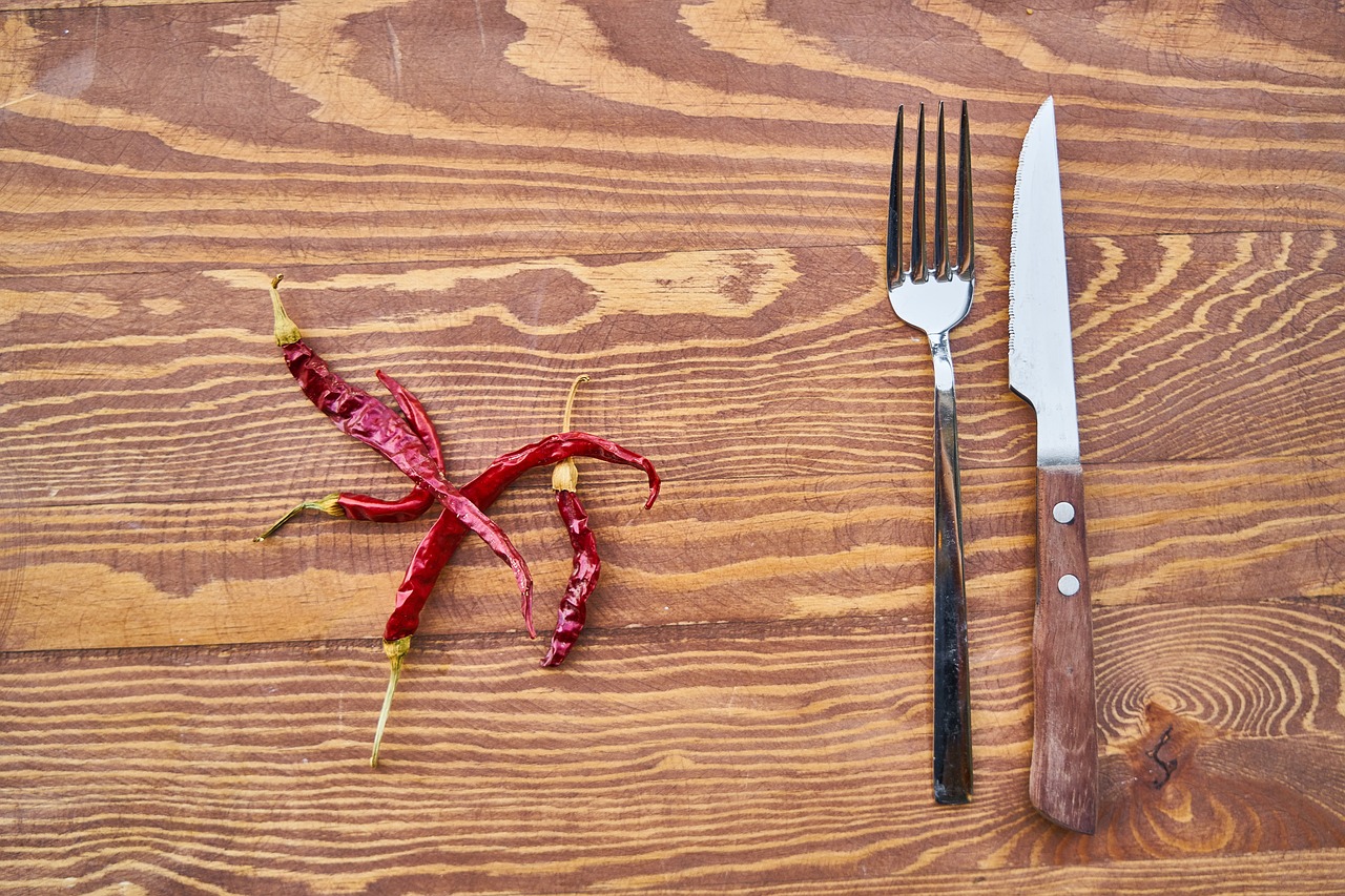 Image - red pepper pain table fork knife