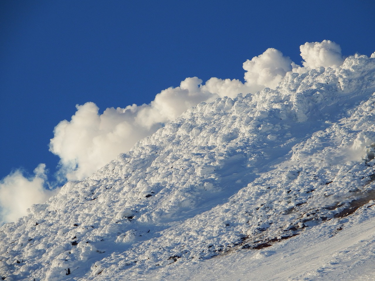 Image - volcano slope crater snow