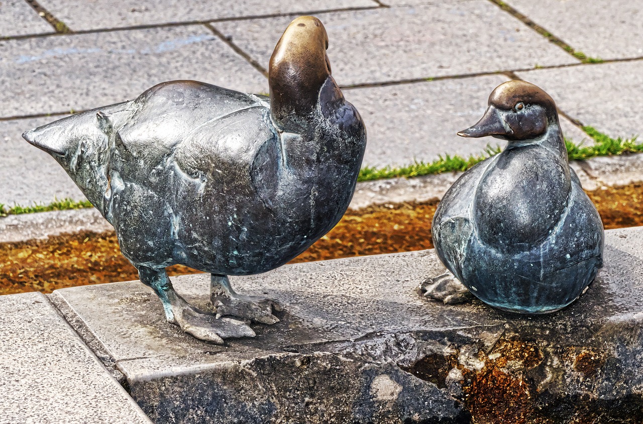 Image - ducks bronze statue manneken