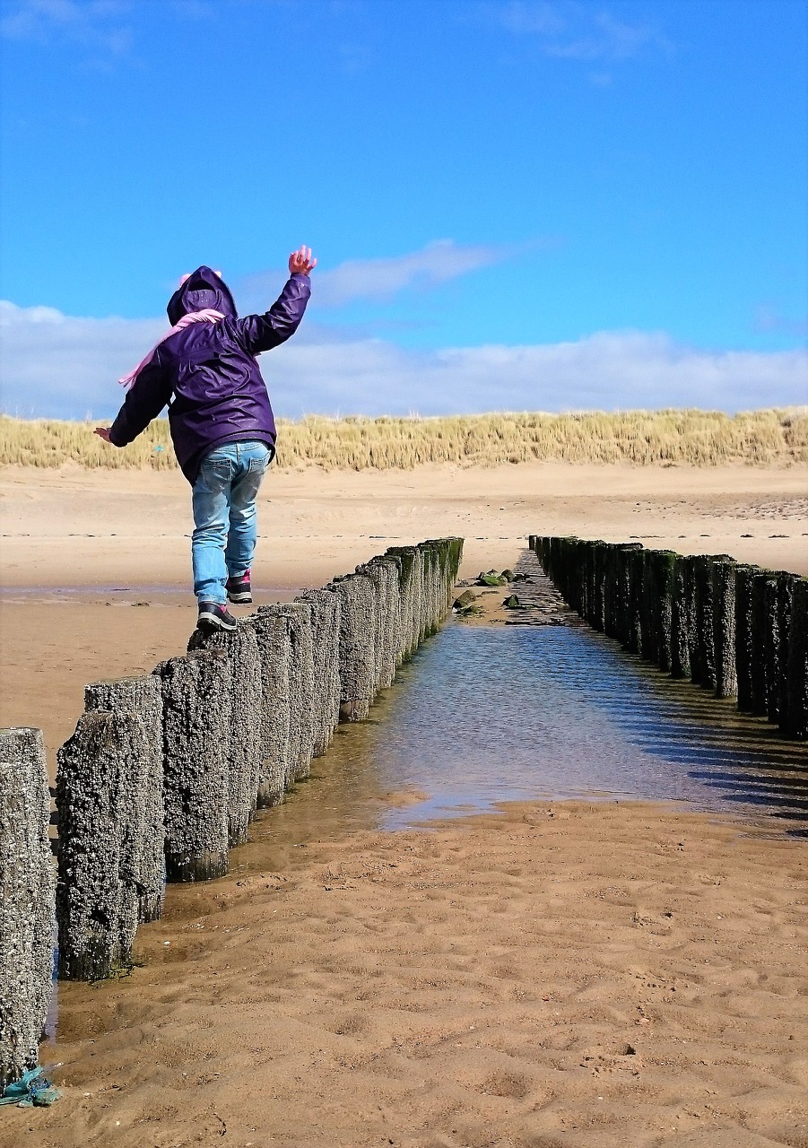 Image - zealand beach child winter