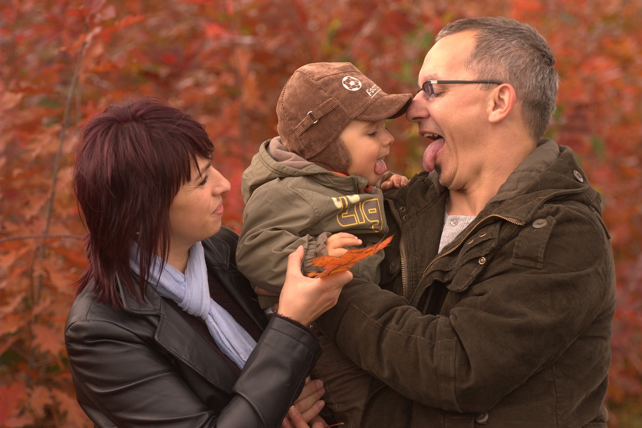 Image - family autumn spacer