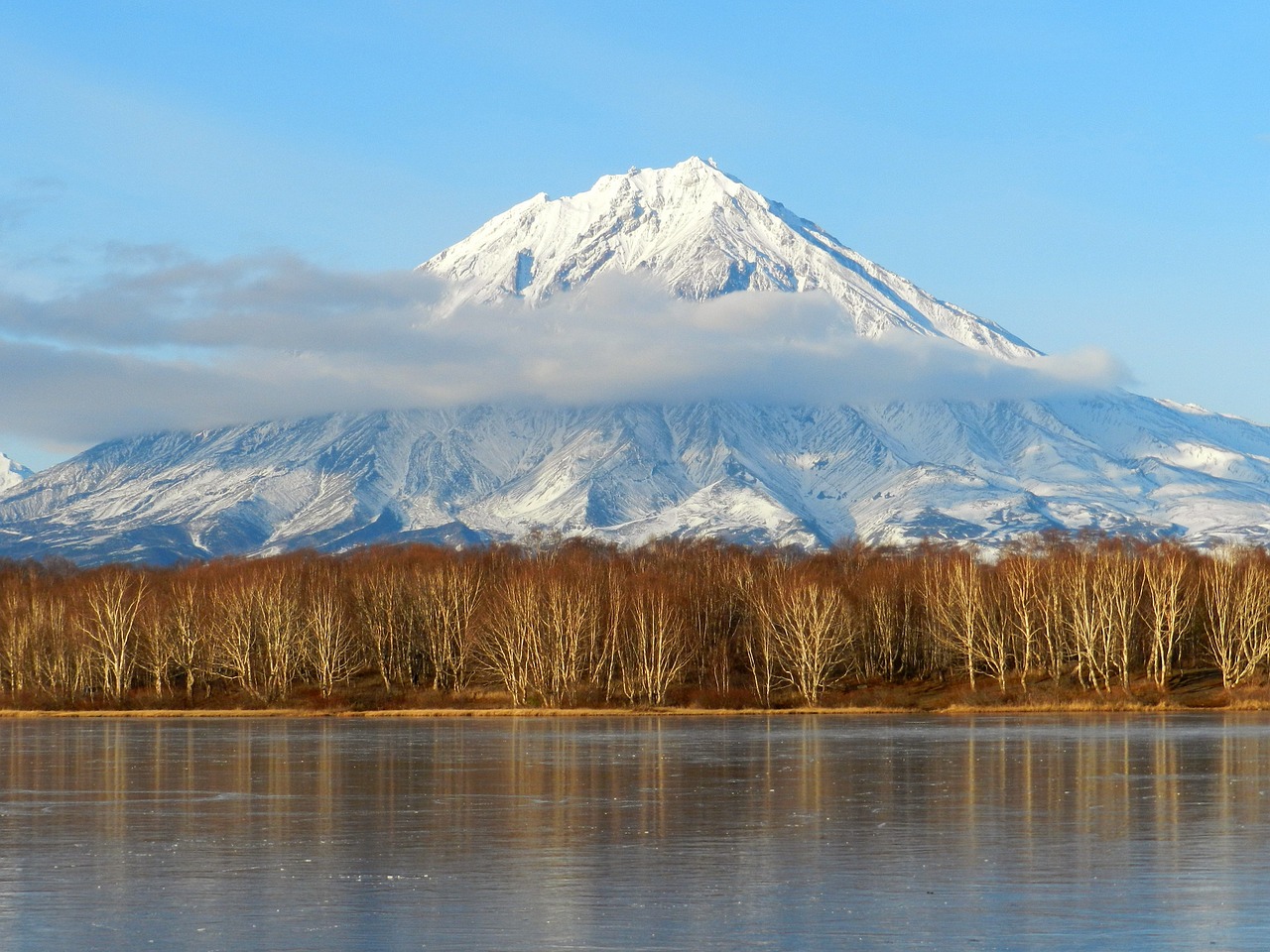 Image - koryaksky volcano kamchatka autumn