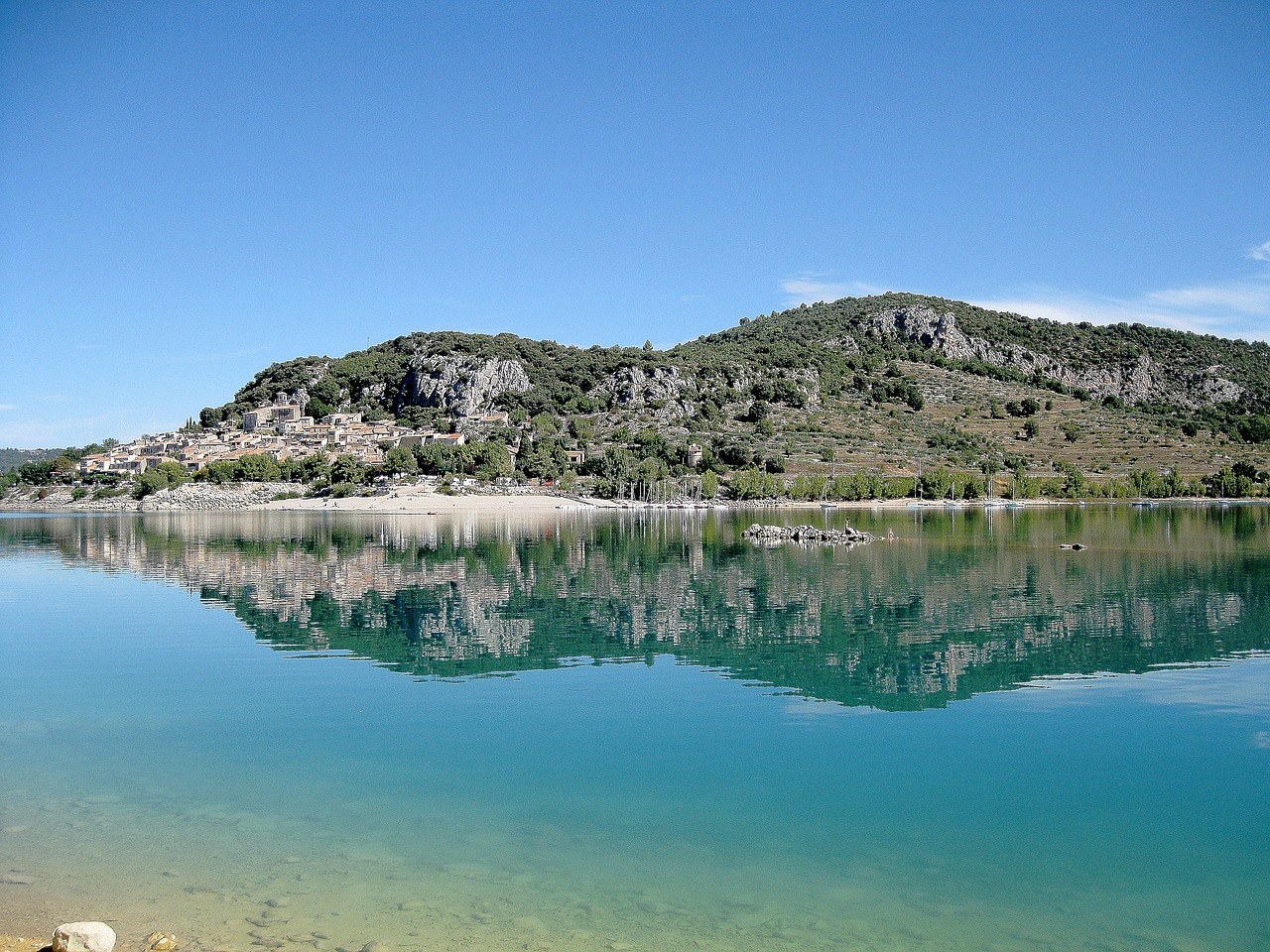 Image - mountain gorges summer lake