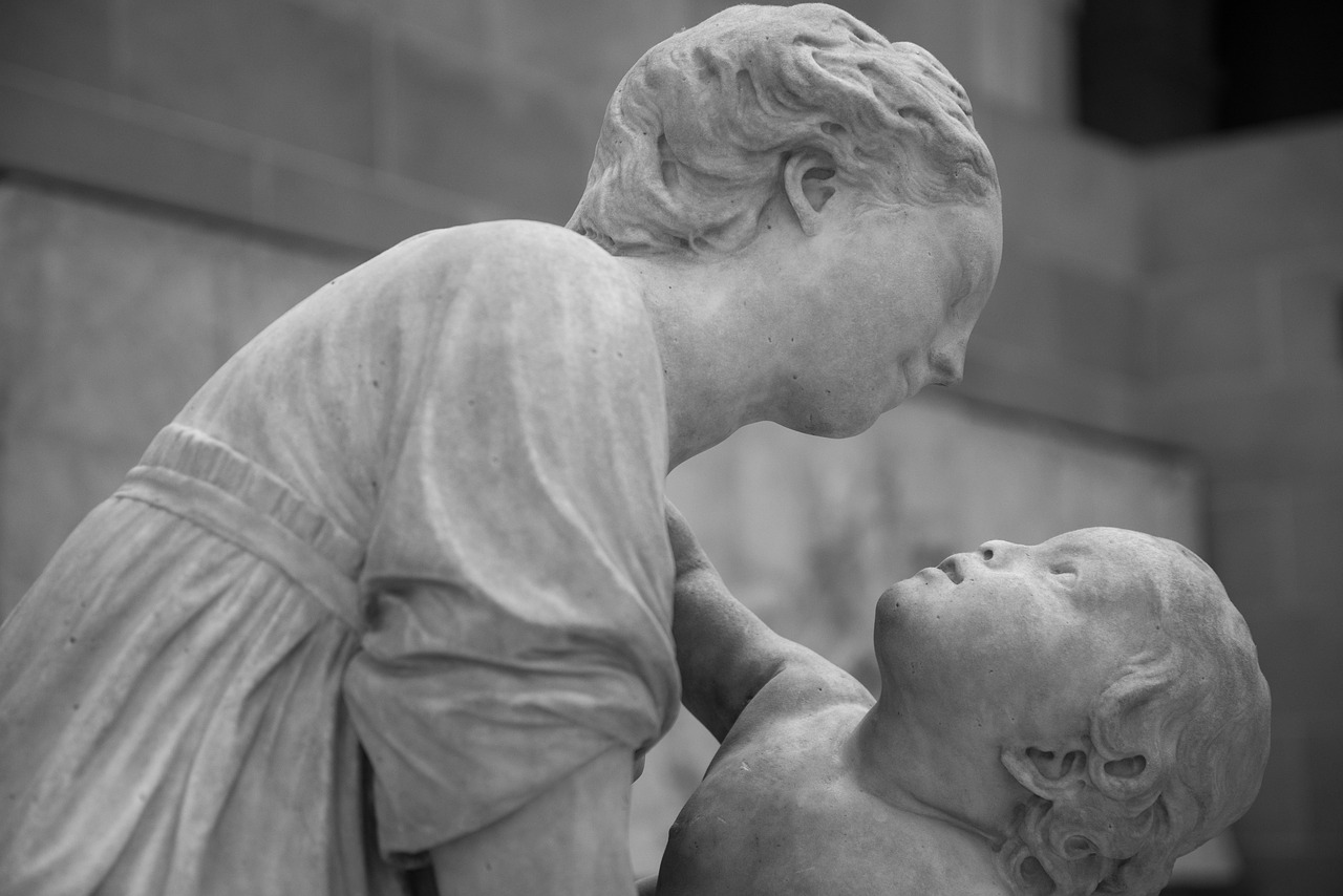 Image - woman child statue louvre mother