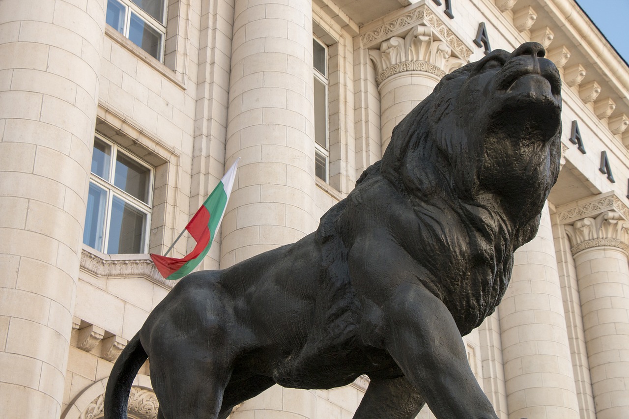 Image - bulgaria the statue of lion palace