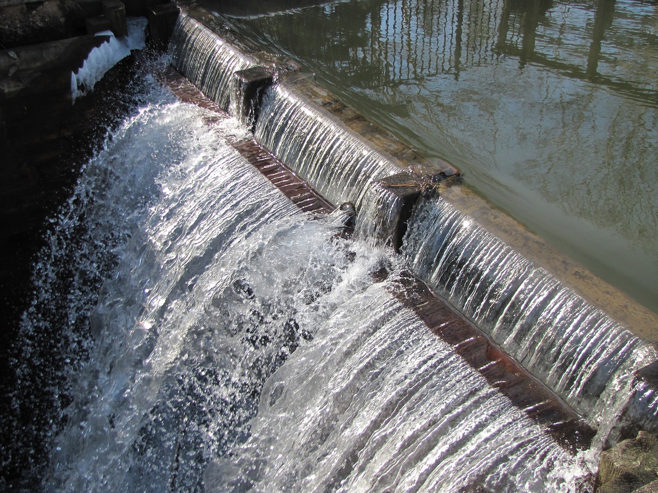 Image - canal lock waterfall