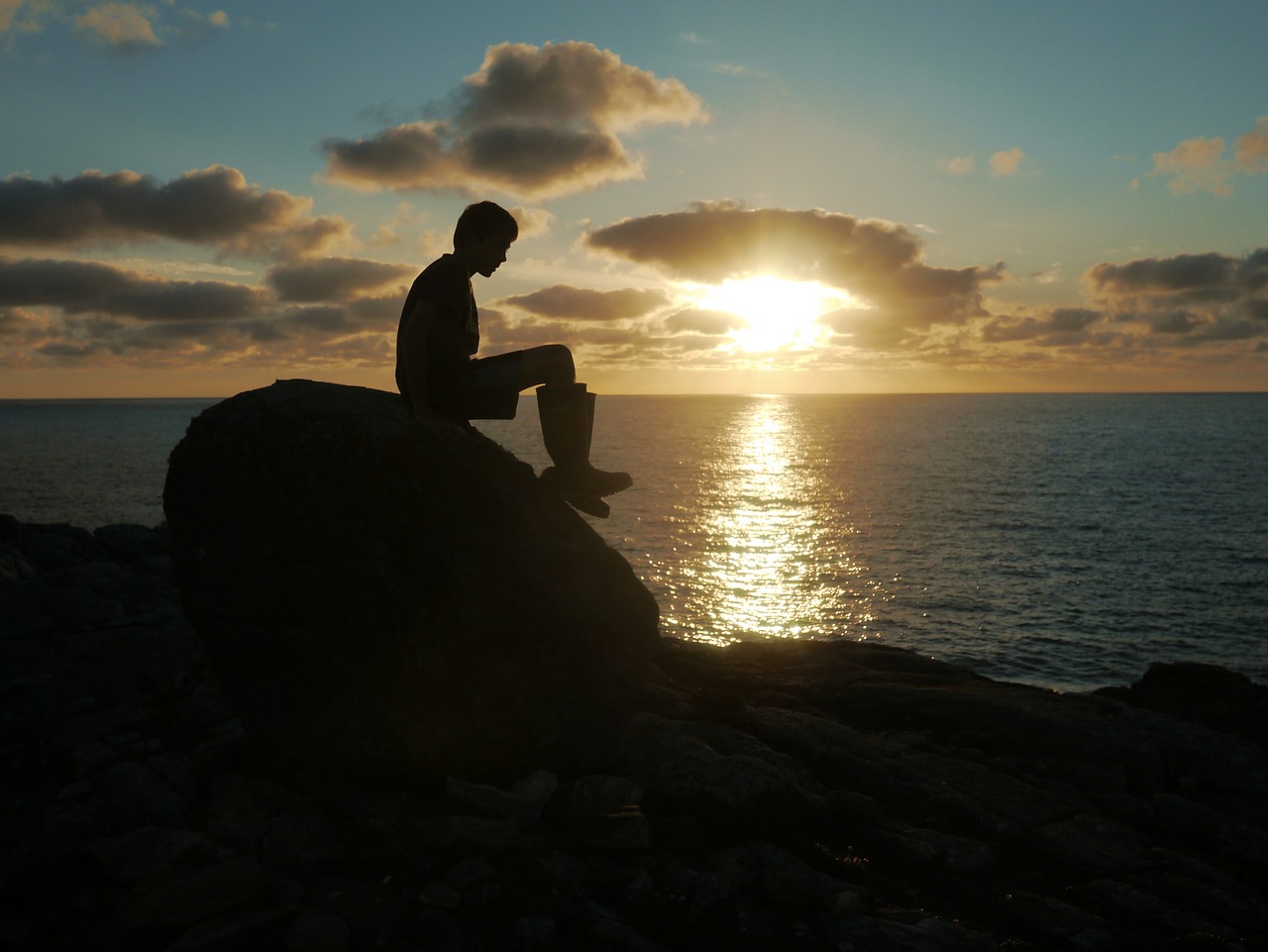 Image - silhouette boy cliffs lewis sunset