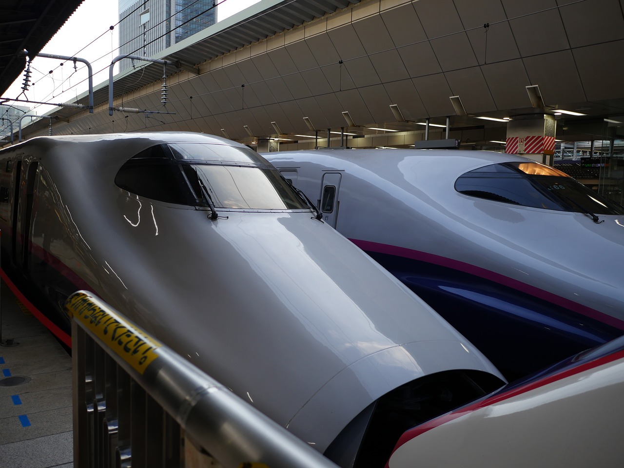 Image - bullet train tokyo station