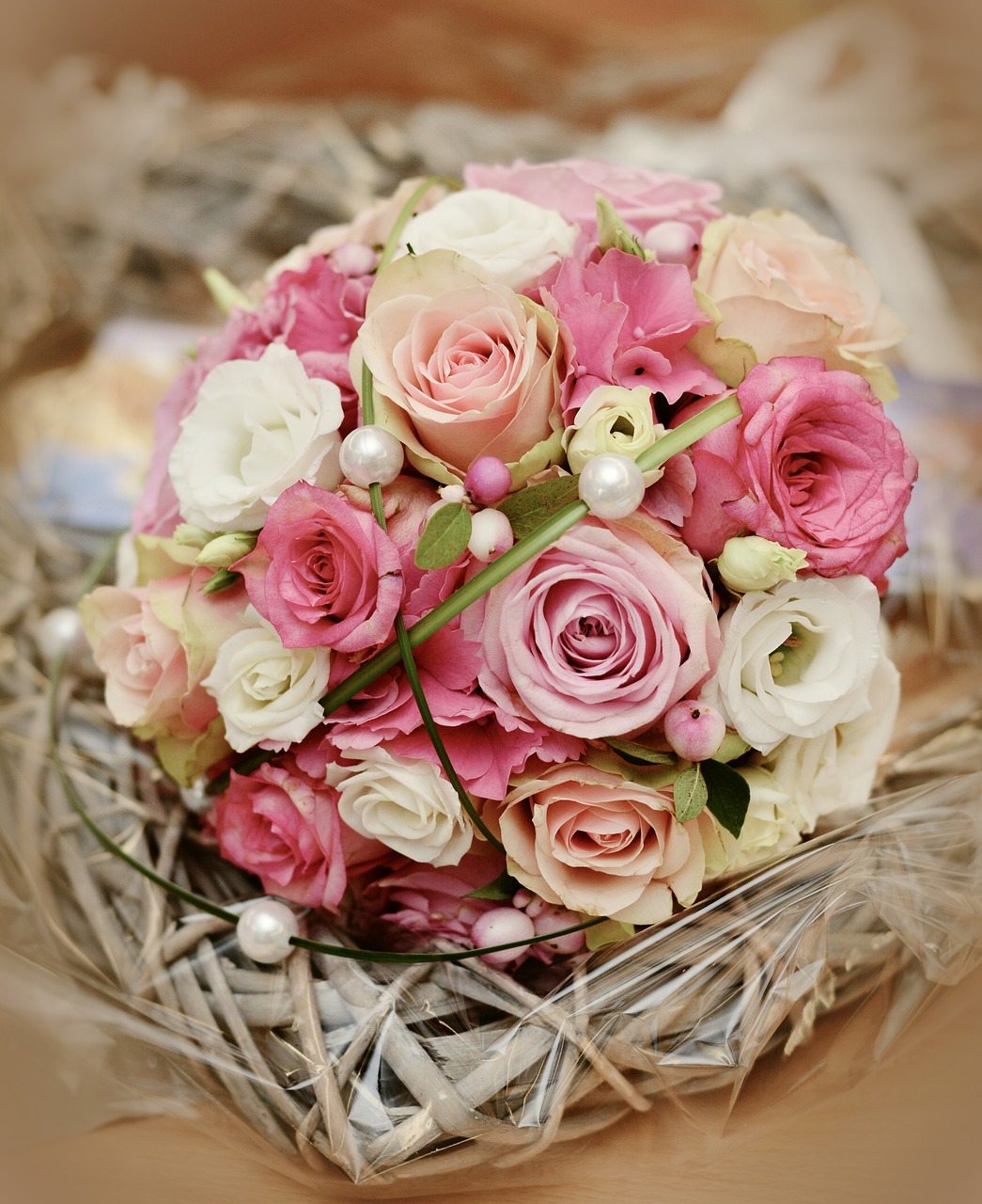 Image - bridal bouquet roses wedding