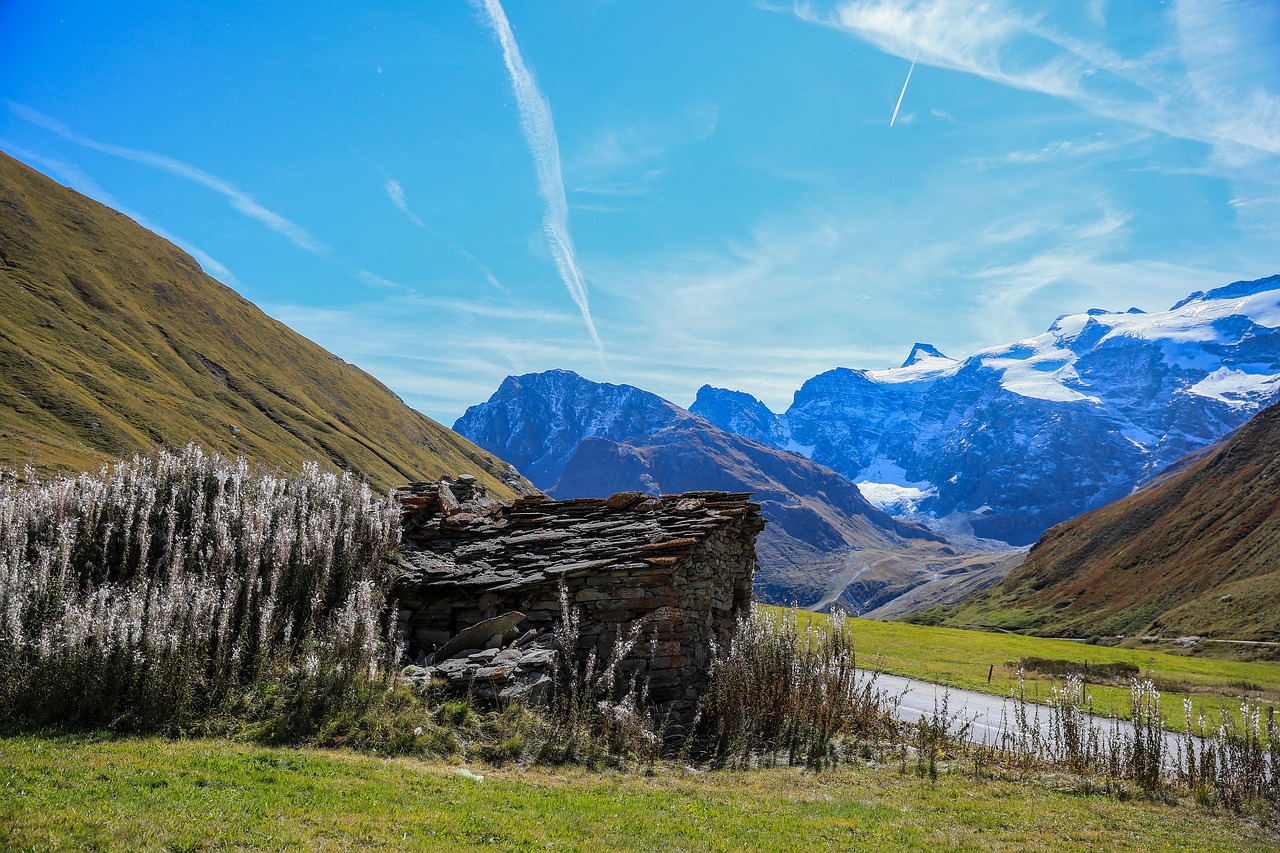 Image - alpine scenery mountain house