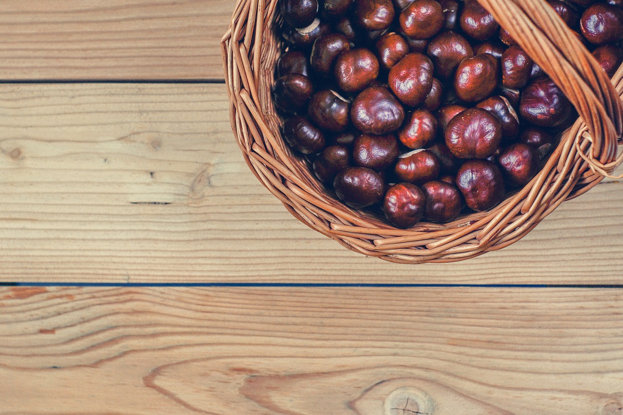 Image - chestnuts basket boards autumn