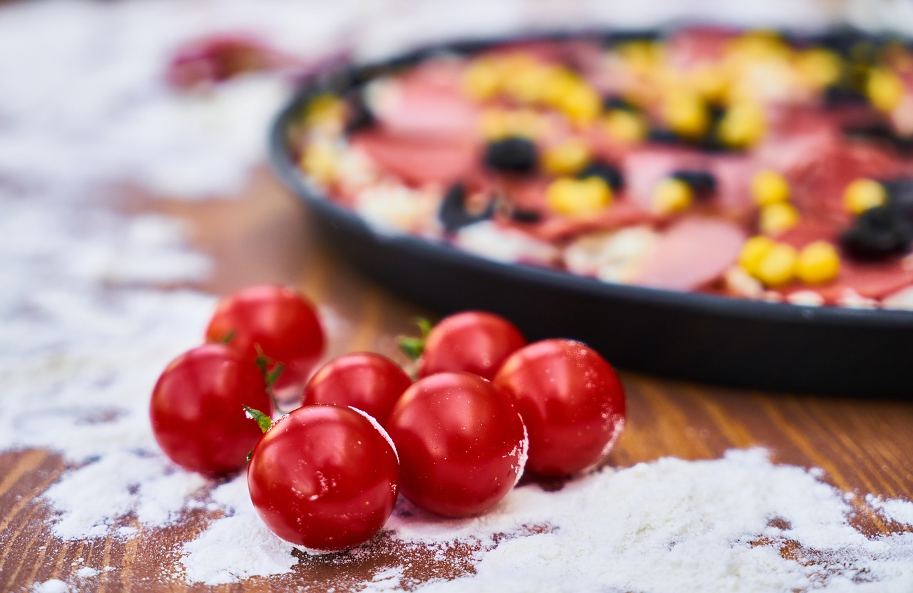 Image - tomato flour pizza sausage salam