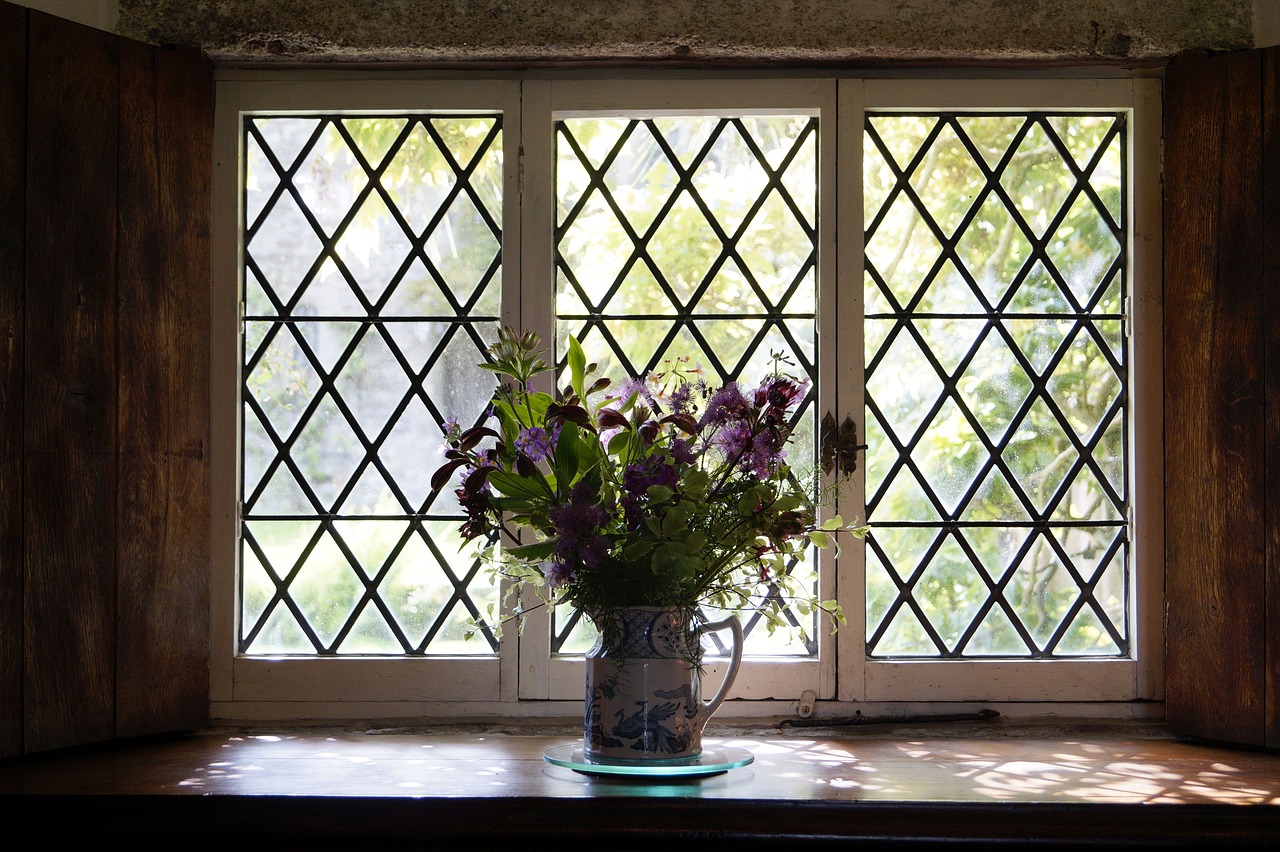Image - window bouquet back light purple
