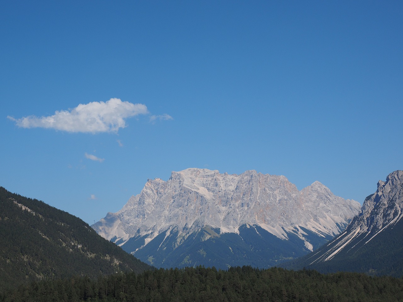 Image - far right zugspitze zugspitze massif