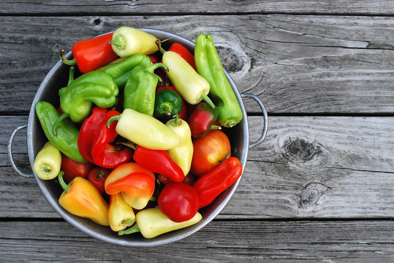 Image - peppers red peppers yellow peppers