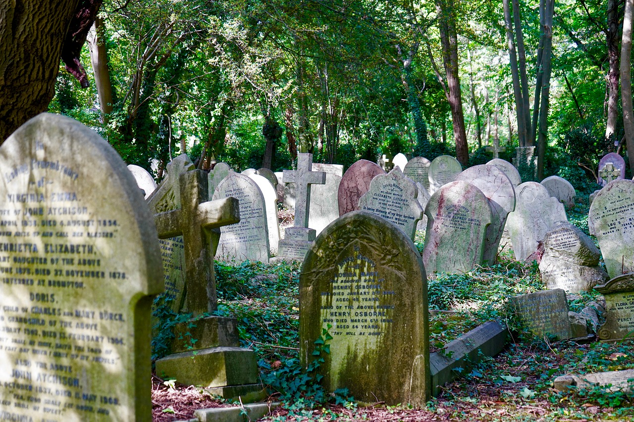 Image - cemetery stone grave tomb