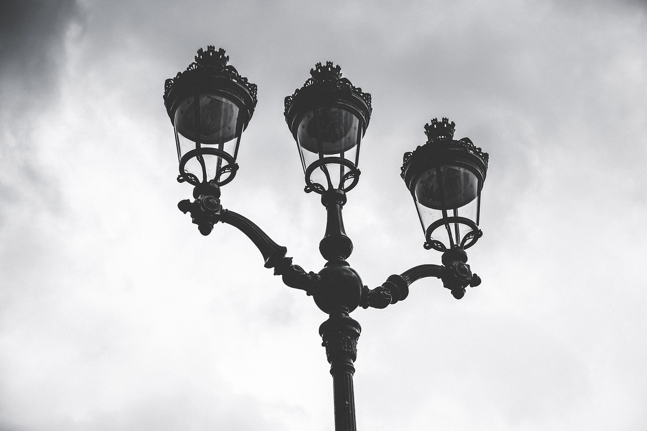 Image - latern dramatic sky clouds city