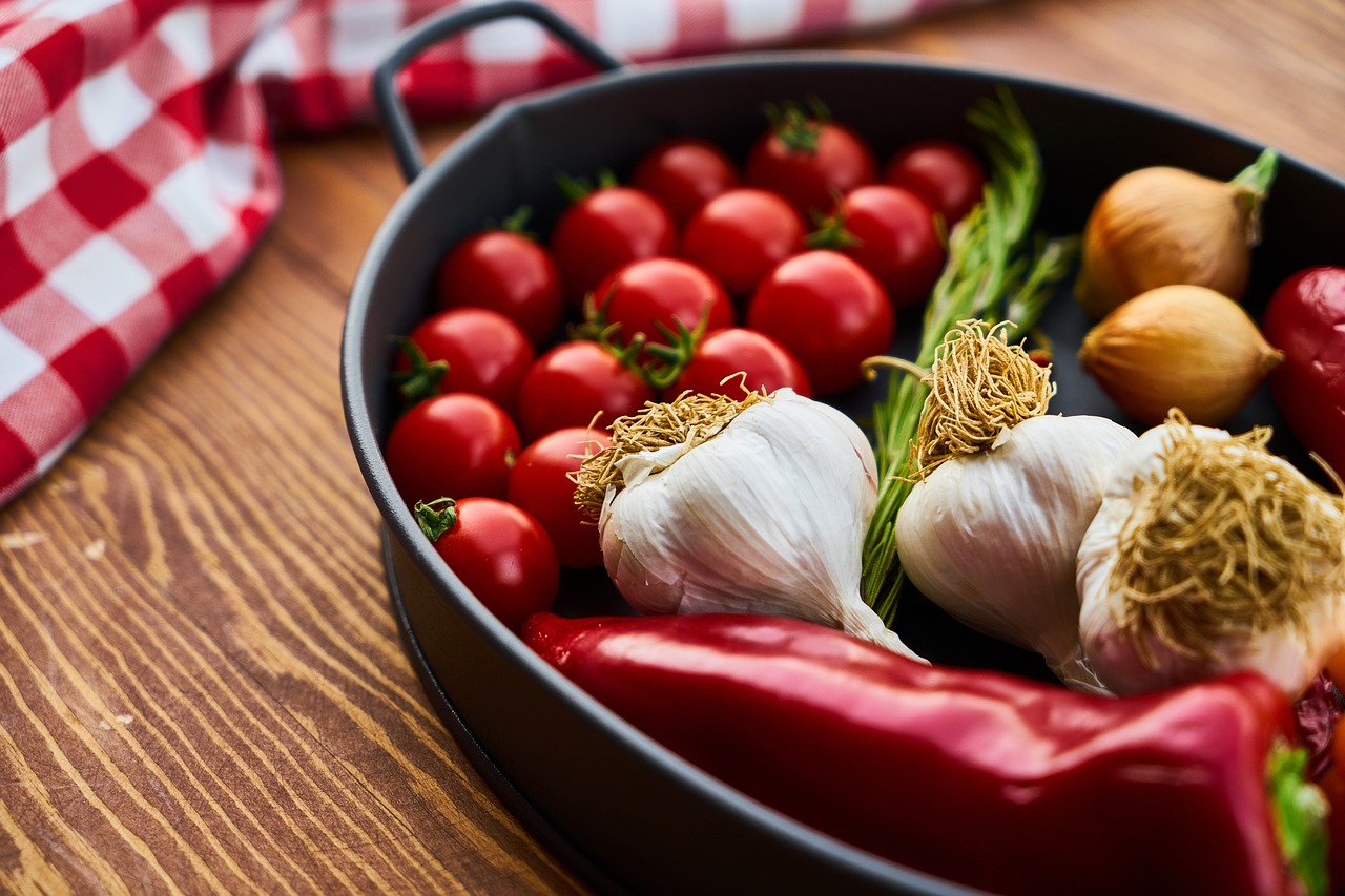 Image - tomato plate pot red vegan