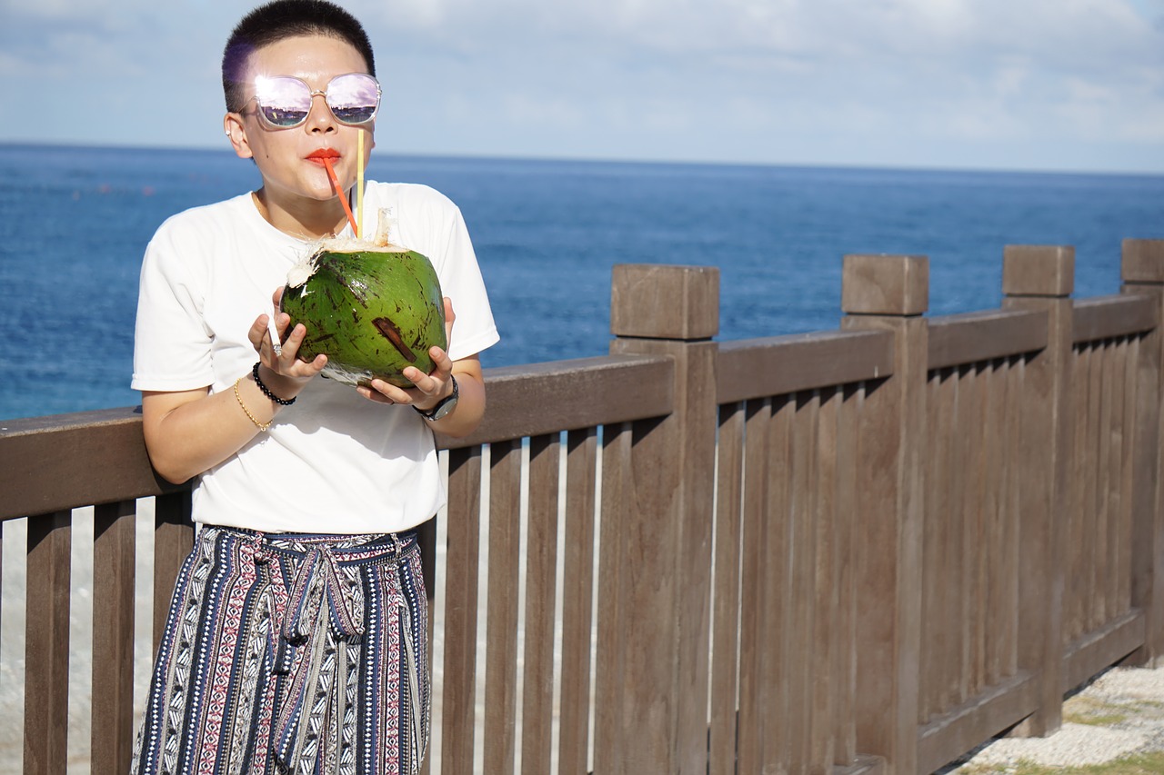 Image - coconut drinking beach thirsty