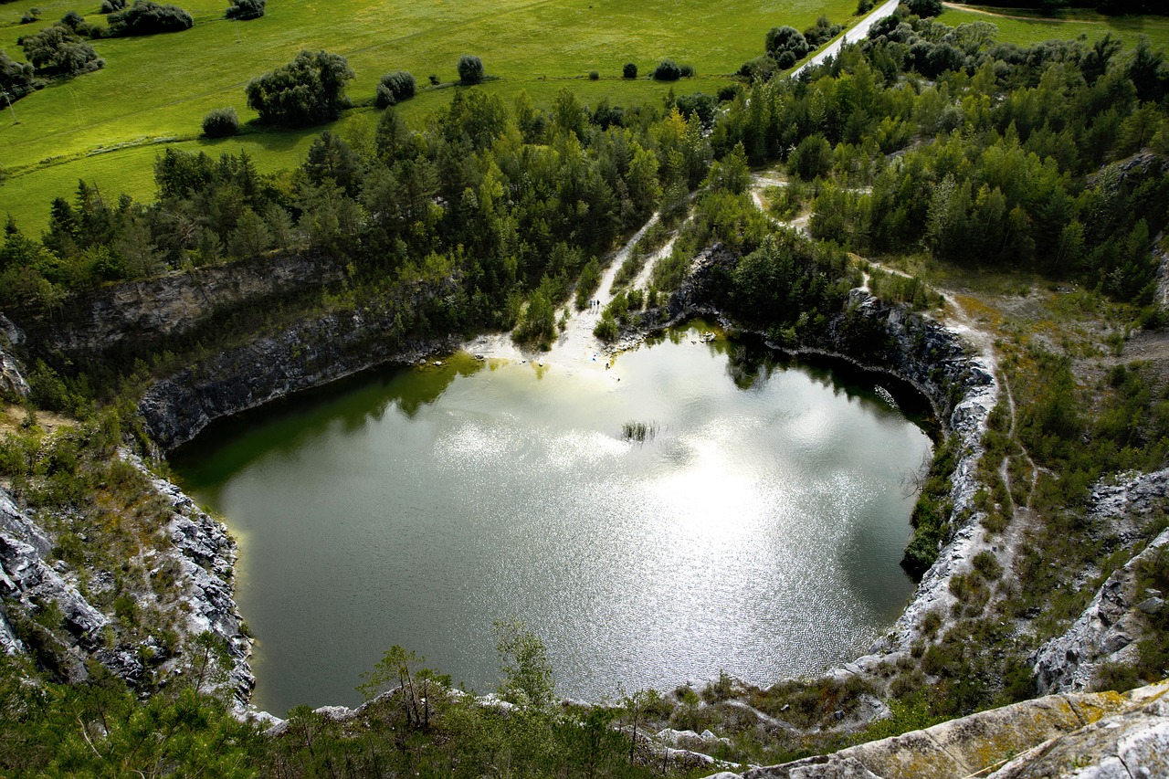 Image - lake quarry rock height landscape