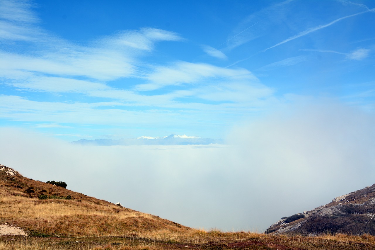 Image - mountain trail fog clouds baldo