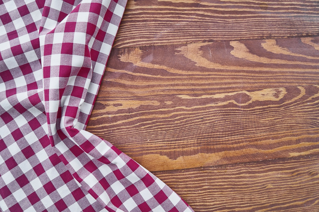 Image - table cover red plaid texture