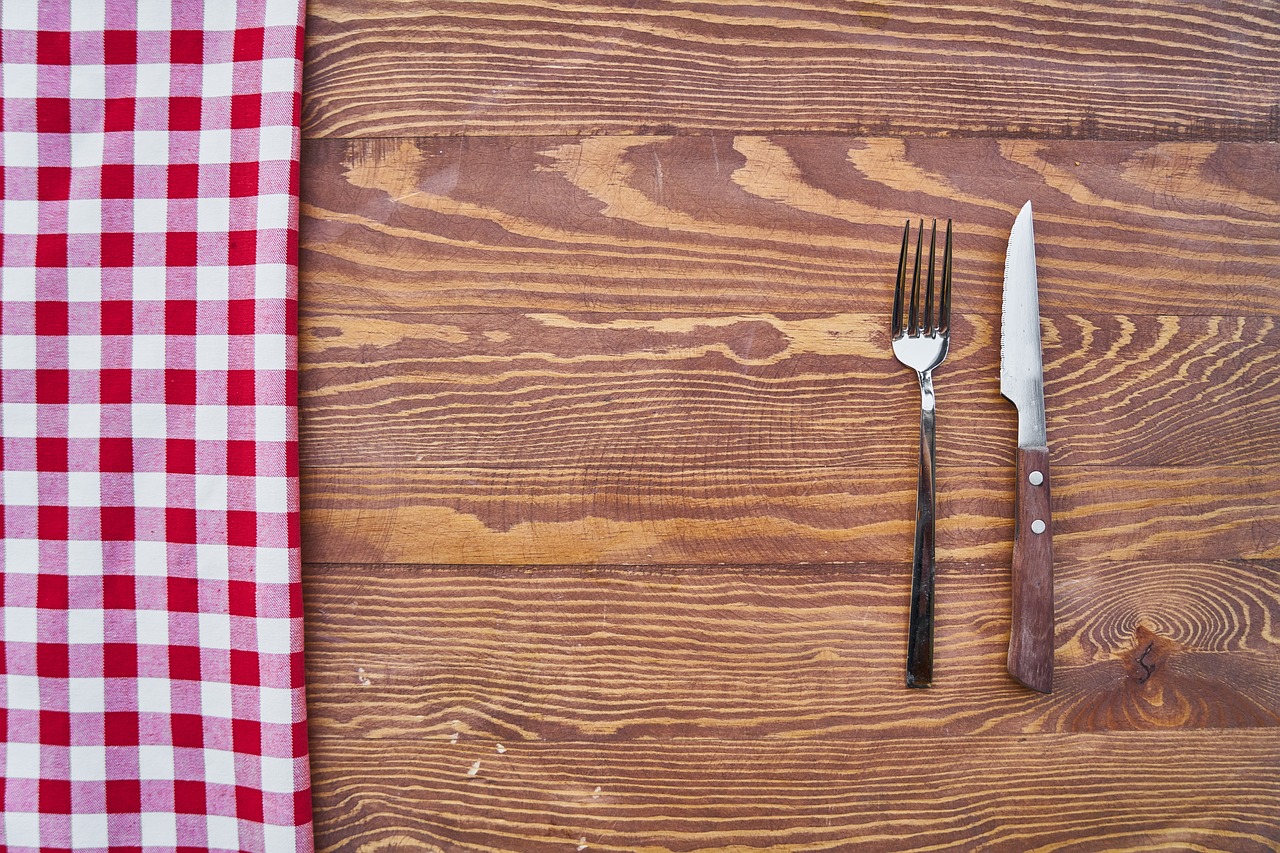 Image - table cover red plaid texture