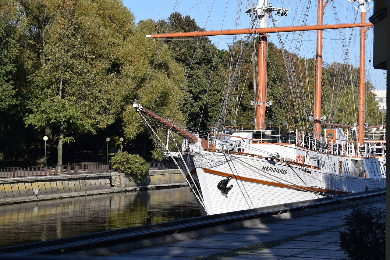 Image - boat sailing ship meridiana