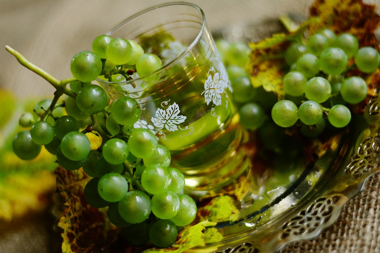 Image - grapes wine white wine wine glass