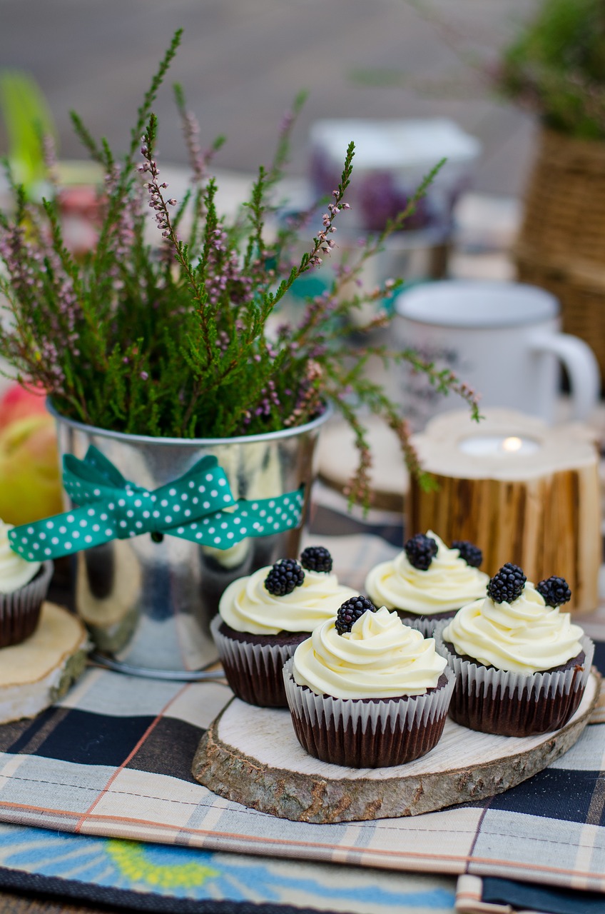 Image - picnic cakes sweet summer eating