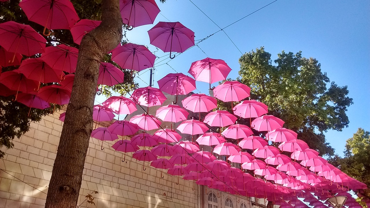 Image - pink parrapluie umbrella land art