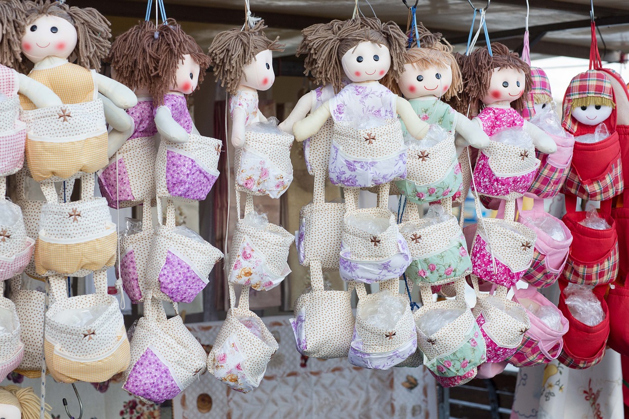 Image - dolls souvenir market