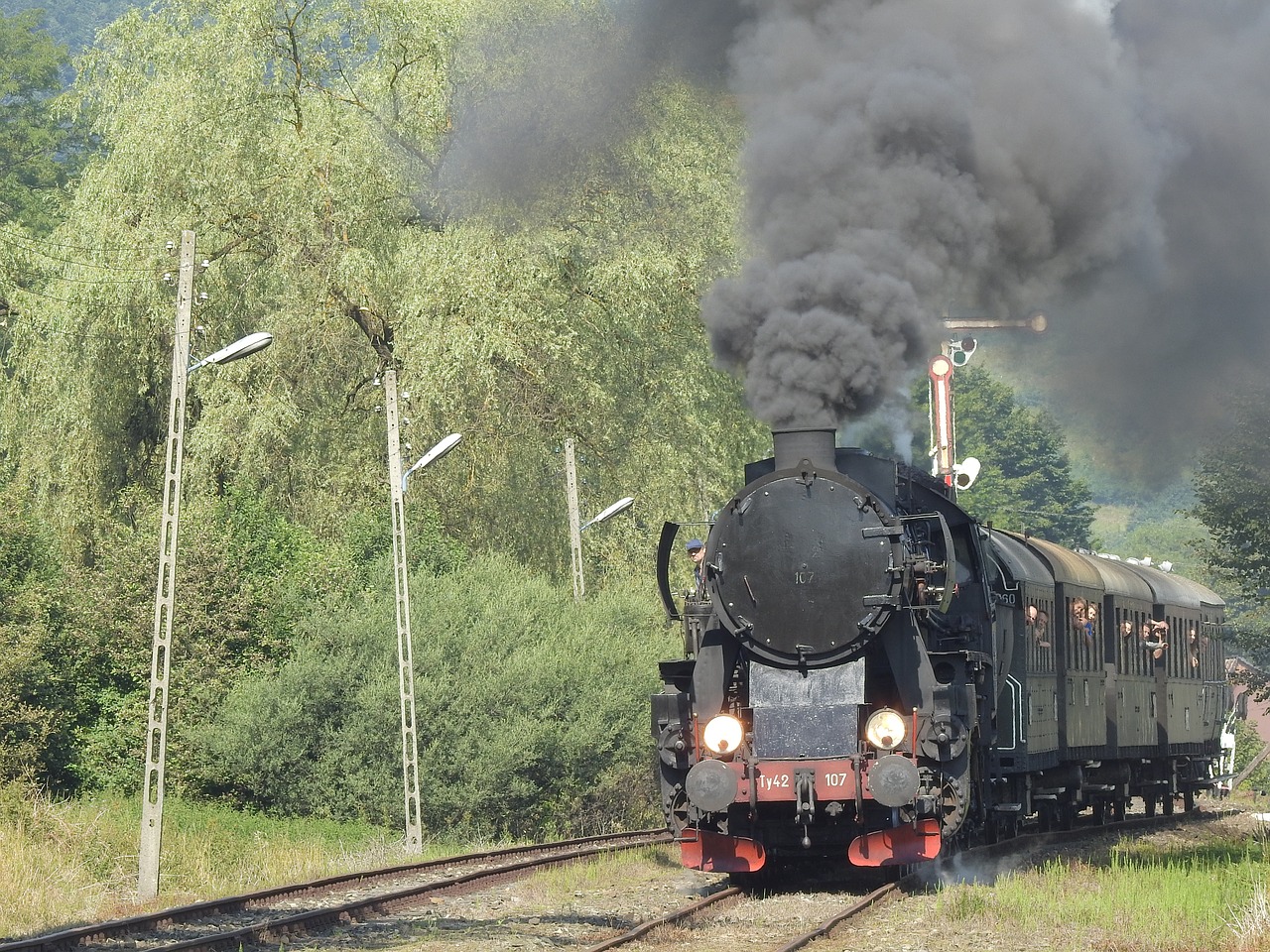 Image - locomotive railway smoke tourism