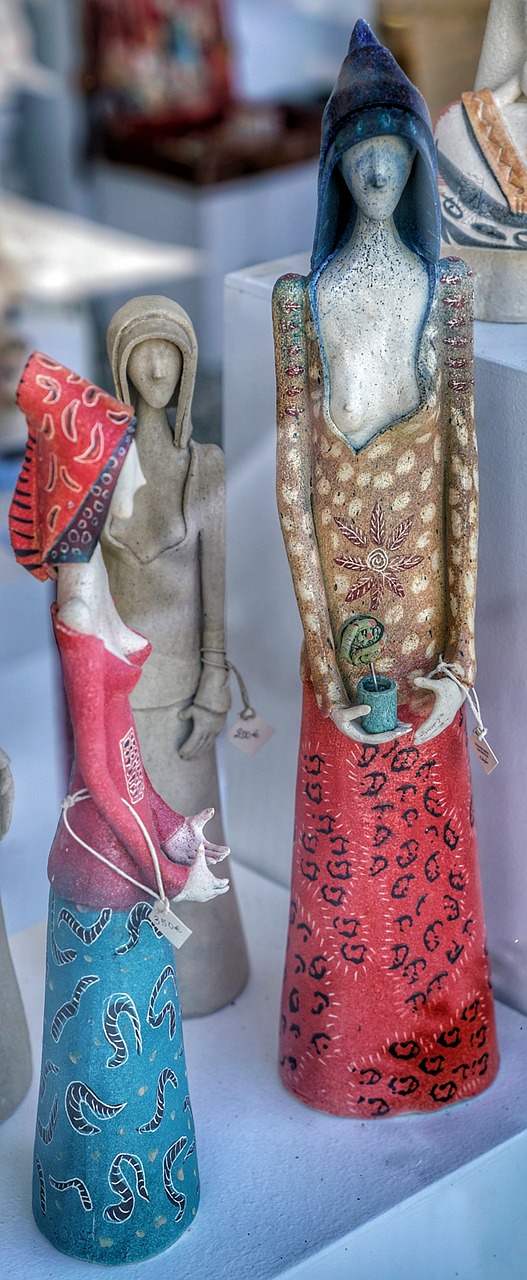 Image - pottery figures ladies art unusual