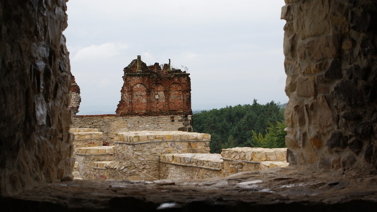 Image - the ruins of the castle view walls