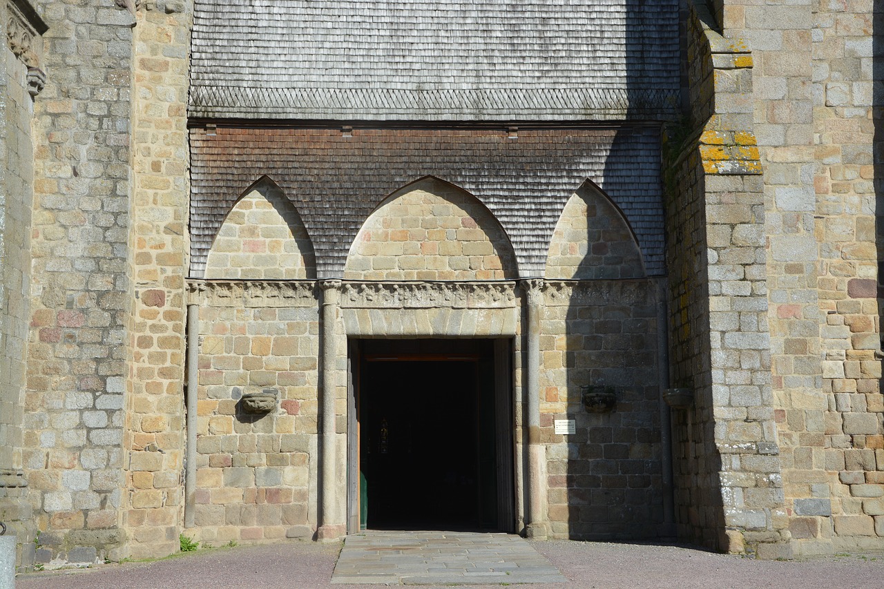 Image - portal cathedral dol bretagne