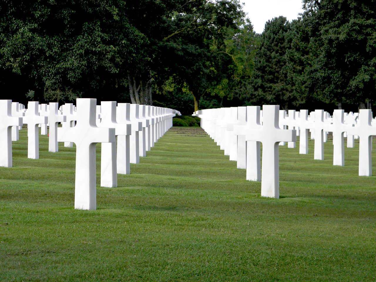 Image - cemetery mourning cross graves