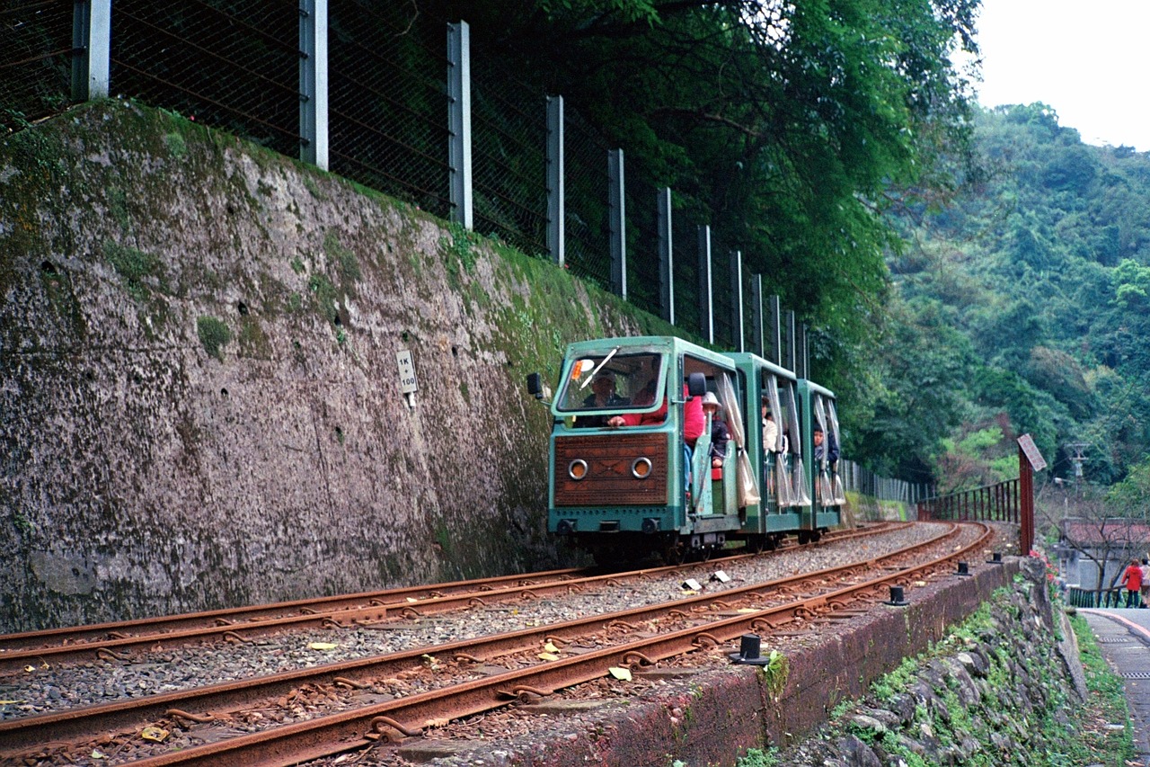 Image - taiwan train railway taipei