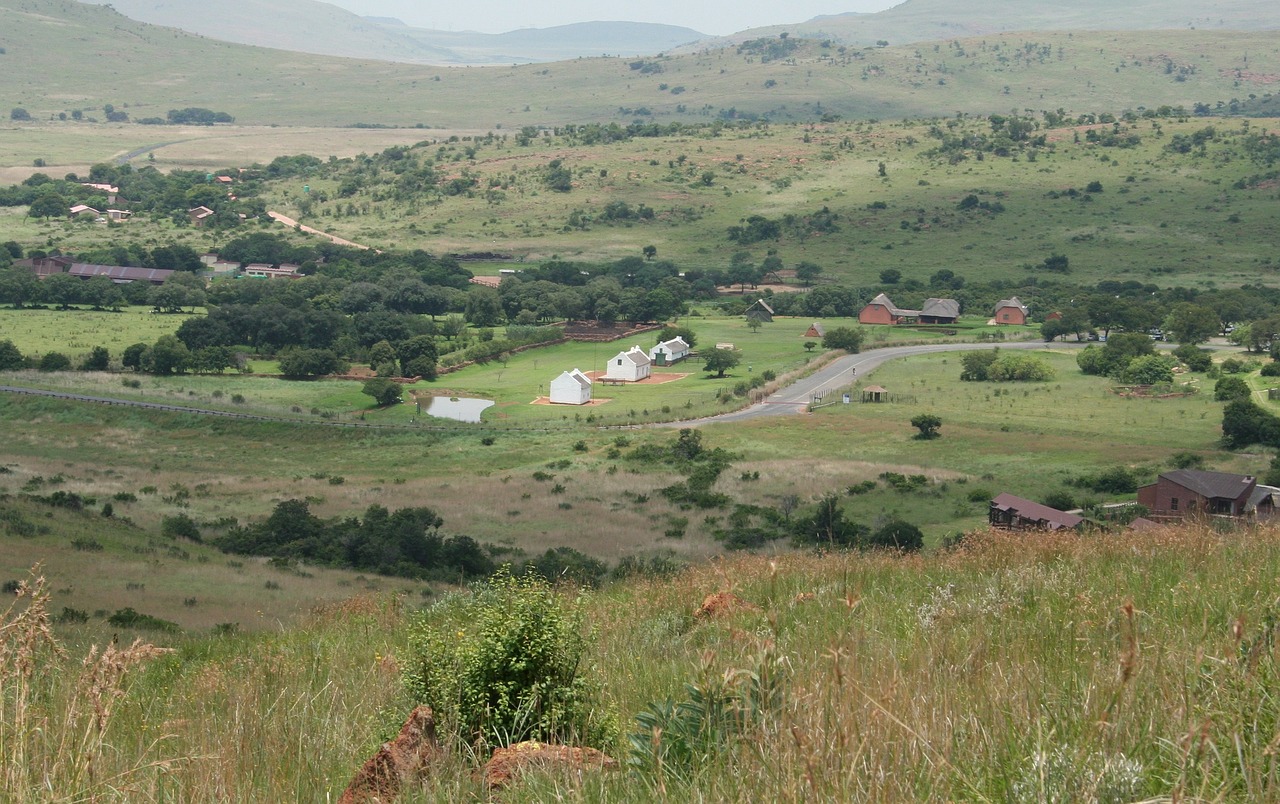 Image - countryside lodges valley landscape