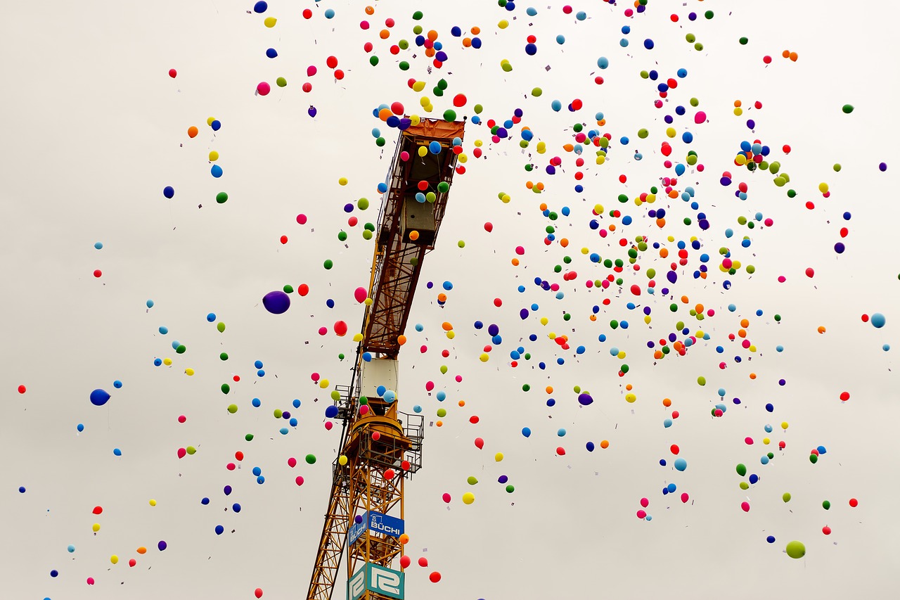Image - crane balloons celebration