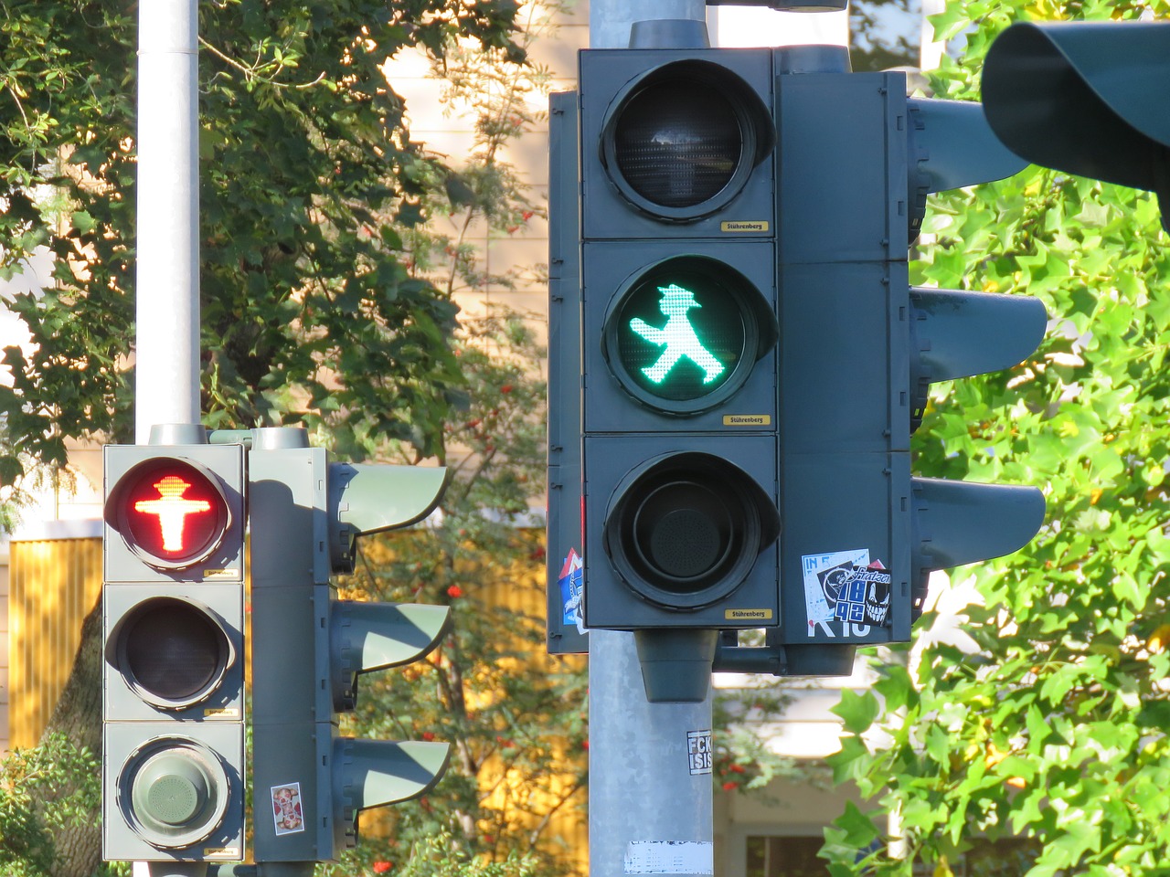 Image - traffic lights little green man