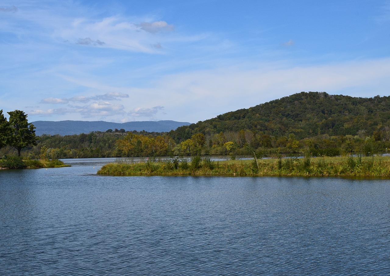 Image - melton lake on sunny afternoon