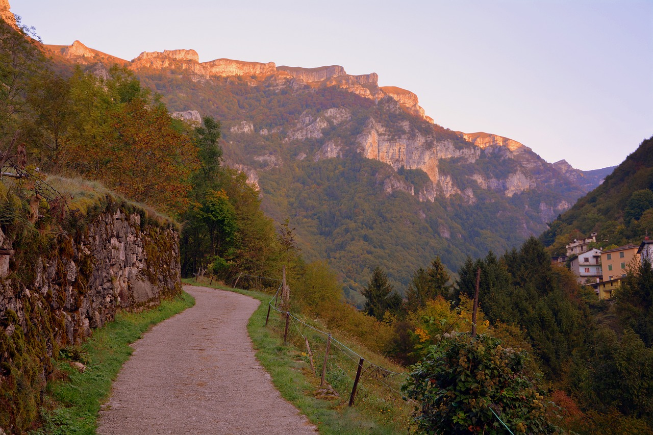 Image - excursion trail mountain
