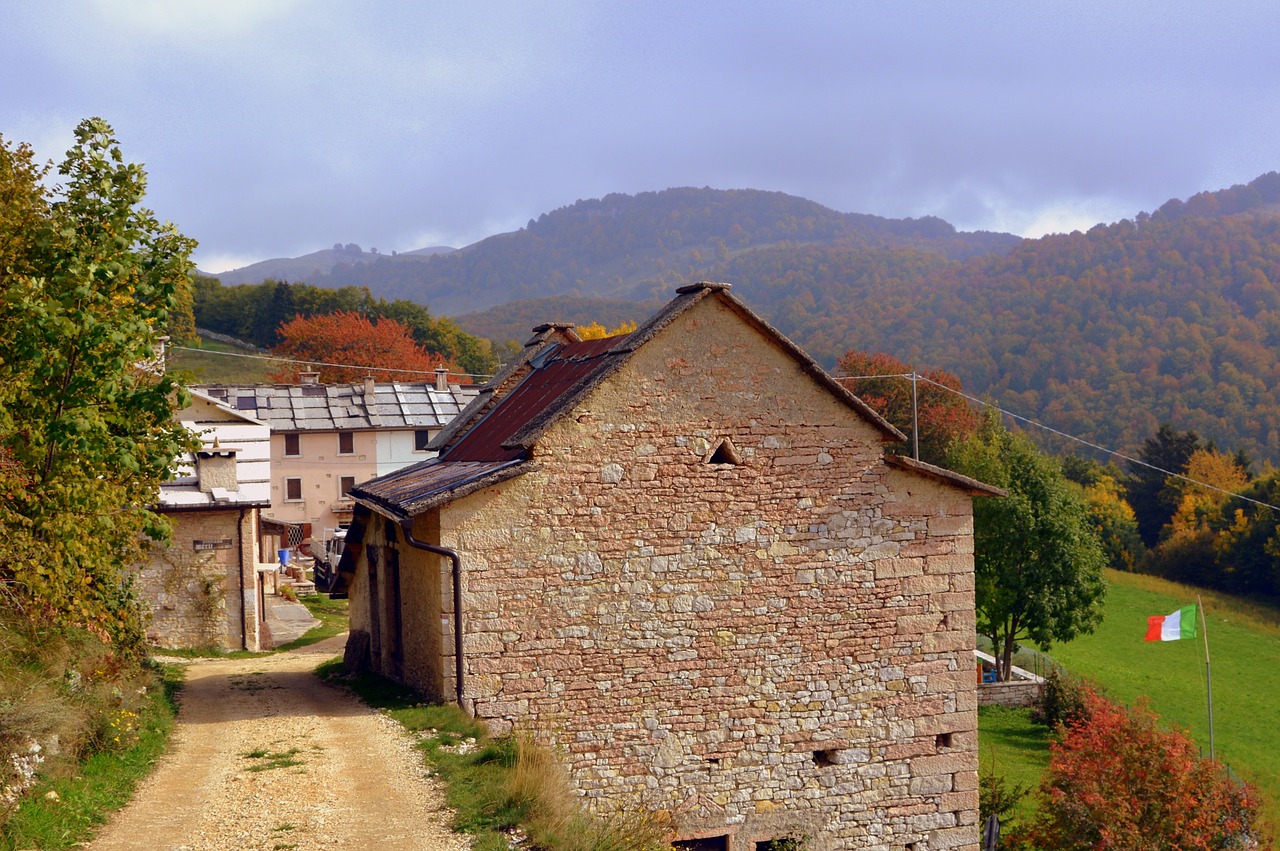 Image - borgo road trail house stone