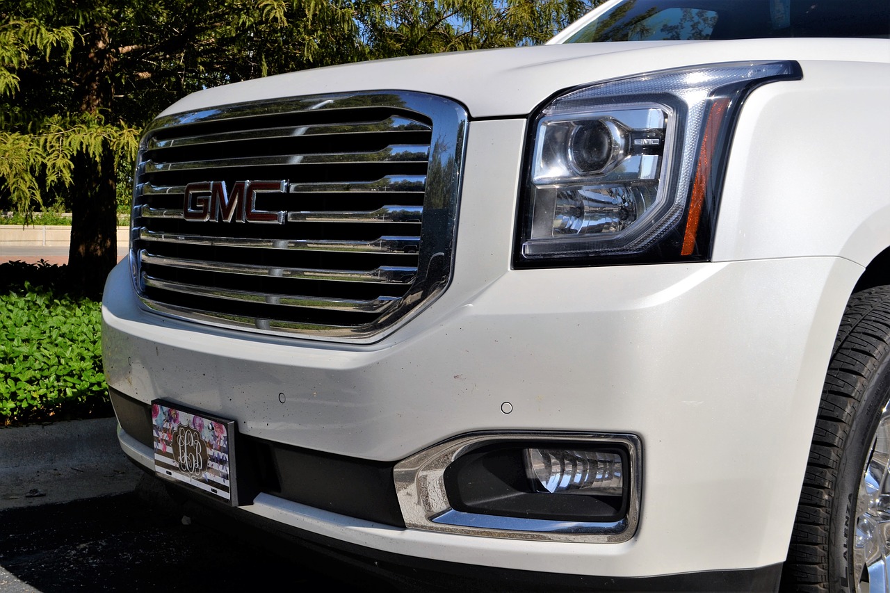 Image - gmc yukon grill headlamp glass