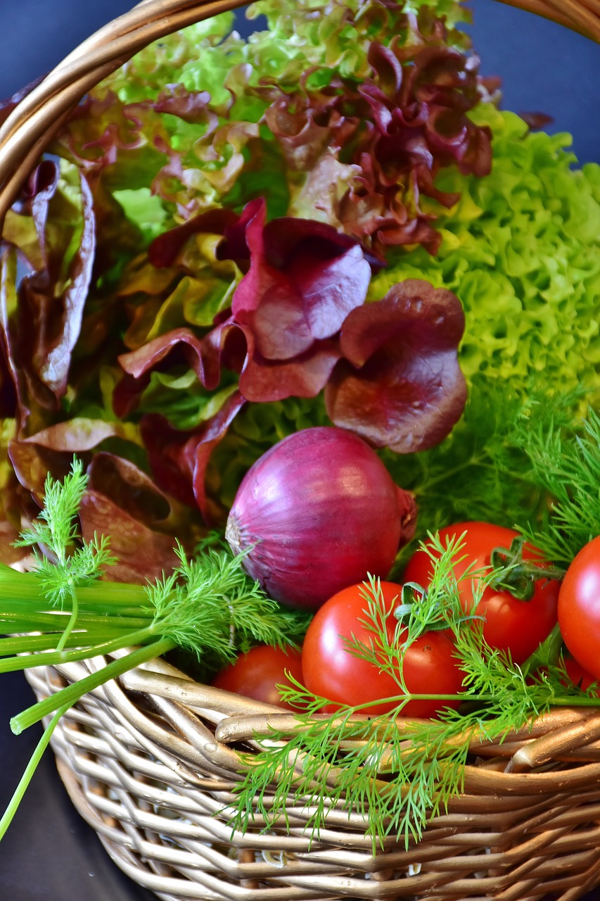 Image - salad tomatoes mixed salad onion