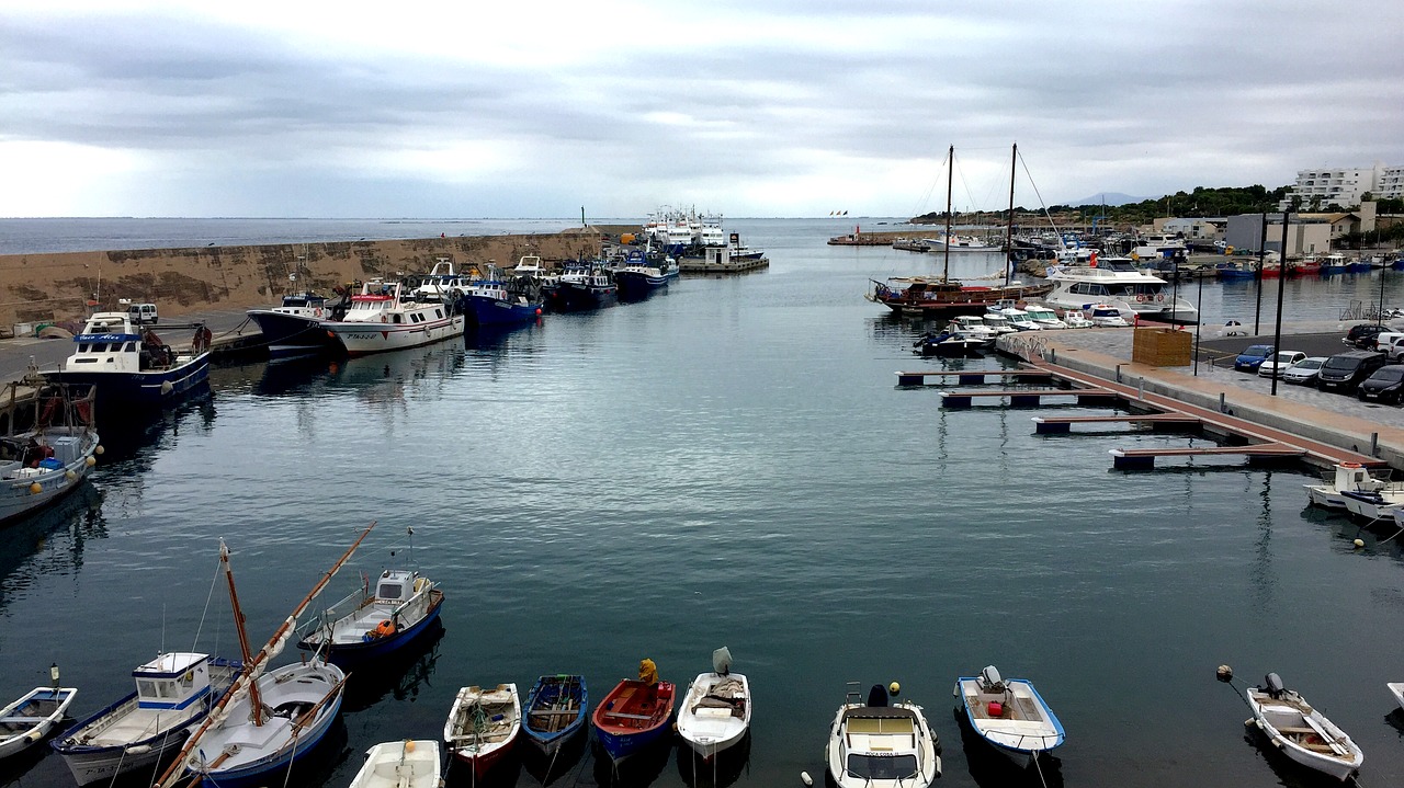 Image - port boats fishermen