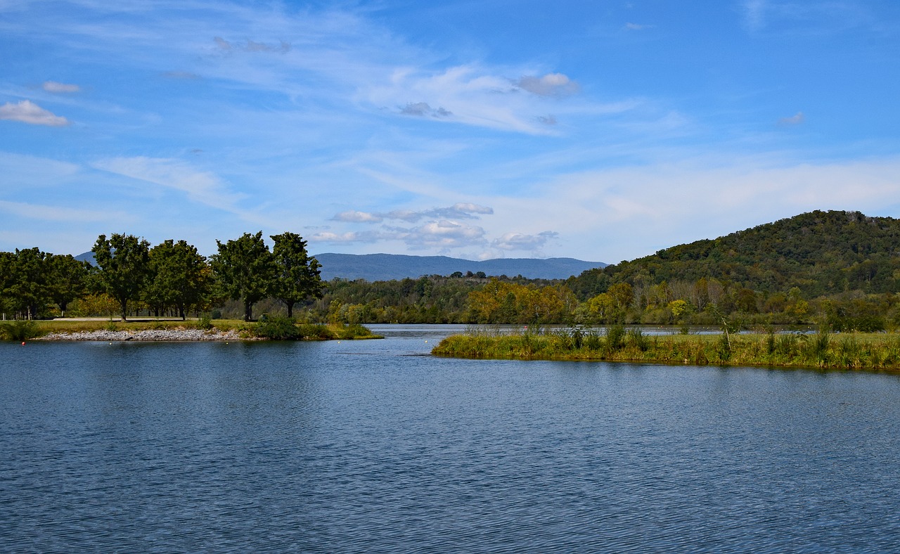 Image - melton lake on sunny afternoon