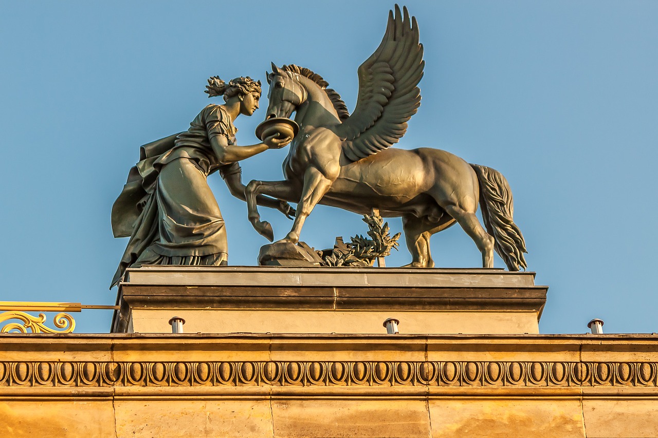 Image - berlin old museum roof sculpture